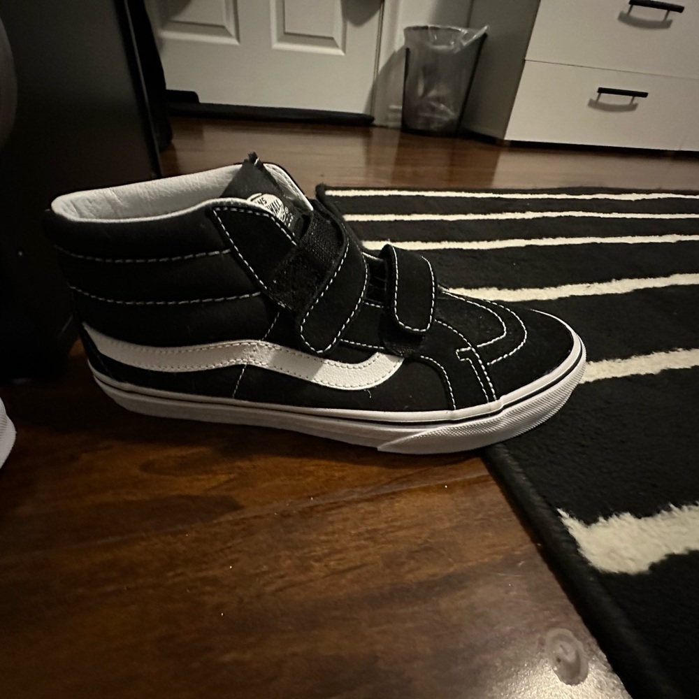 Like new mid top old school vans